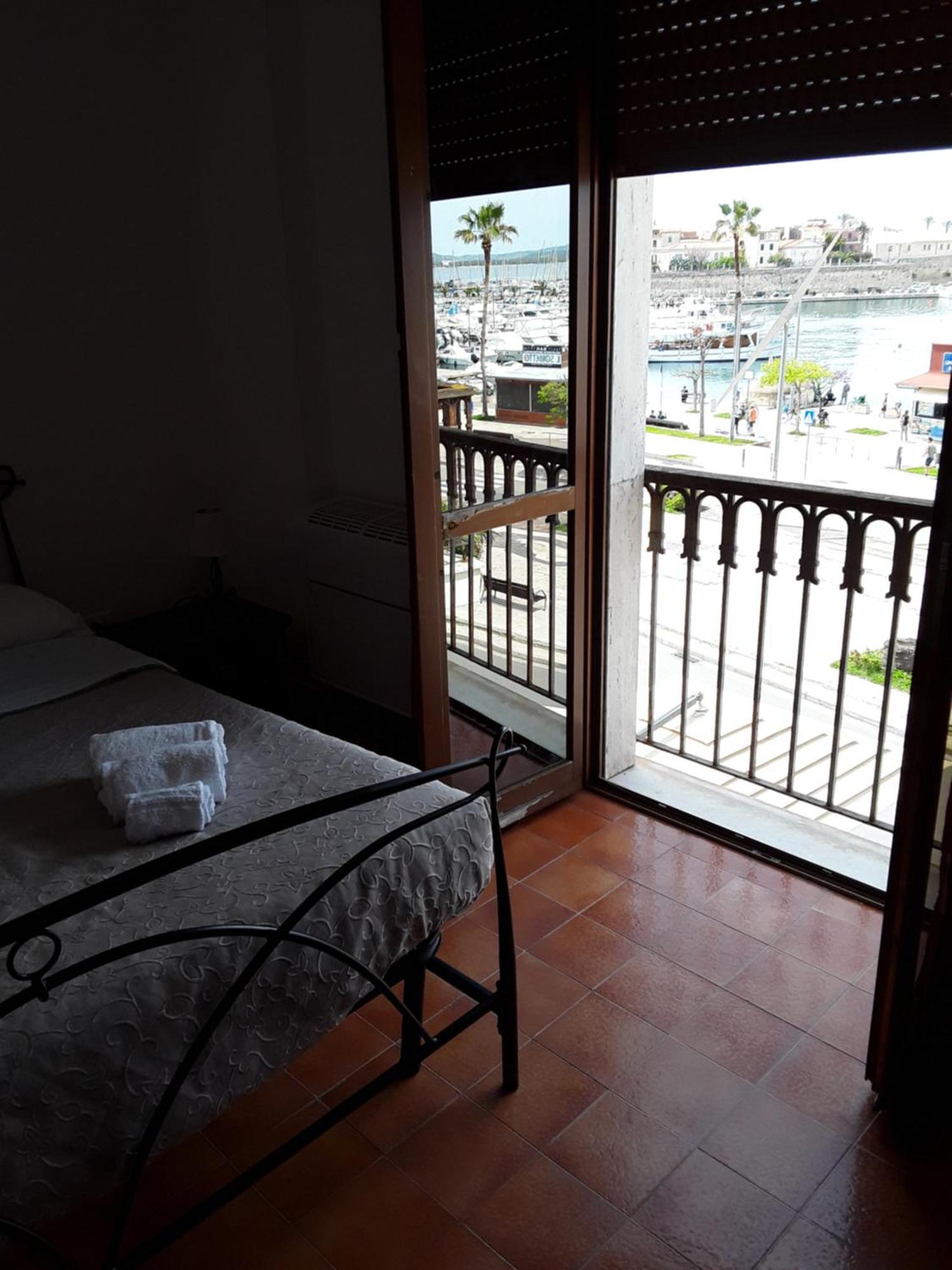 L'Aragosta Guesthouse Alghero Bagian luar foto